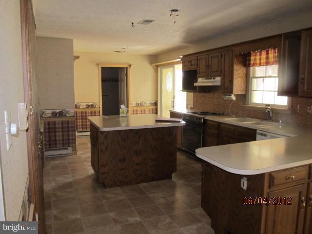 12119 Itnyre Road Smithsburg, MD 21783 - Photo 7 of 10 Kitchen