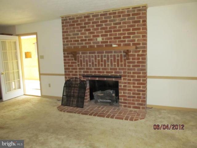12119 Itnyre Road Smithsburg, MD 21783 - Photo 8 of 10 Family Room