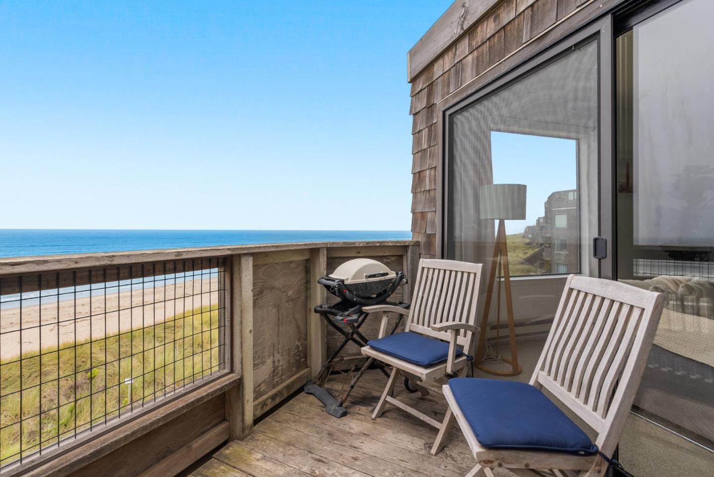 101 Shell Road, Unit 32 Watsonville, CA 95076 - Photo 31 of 44 a view of a chair and table in the balcony