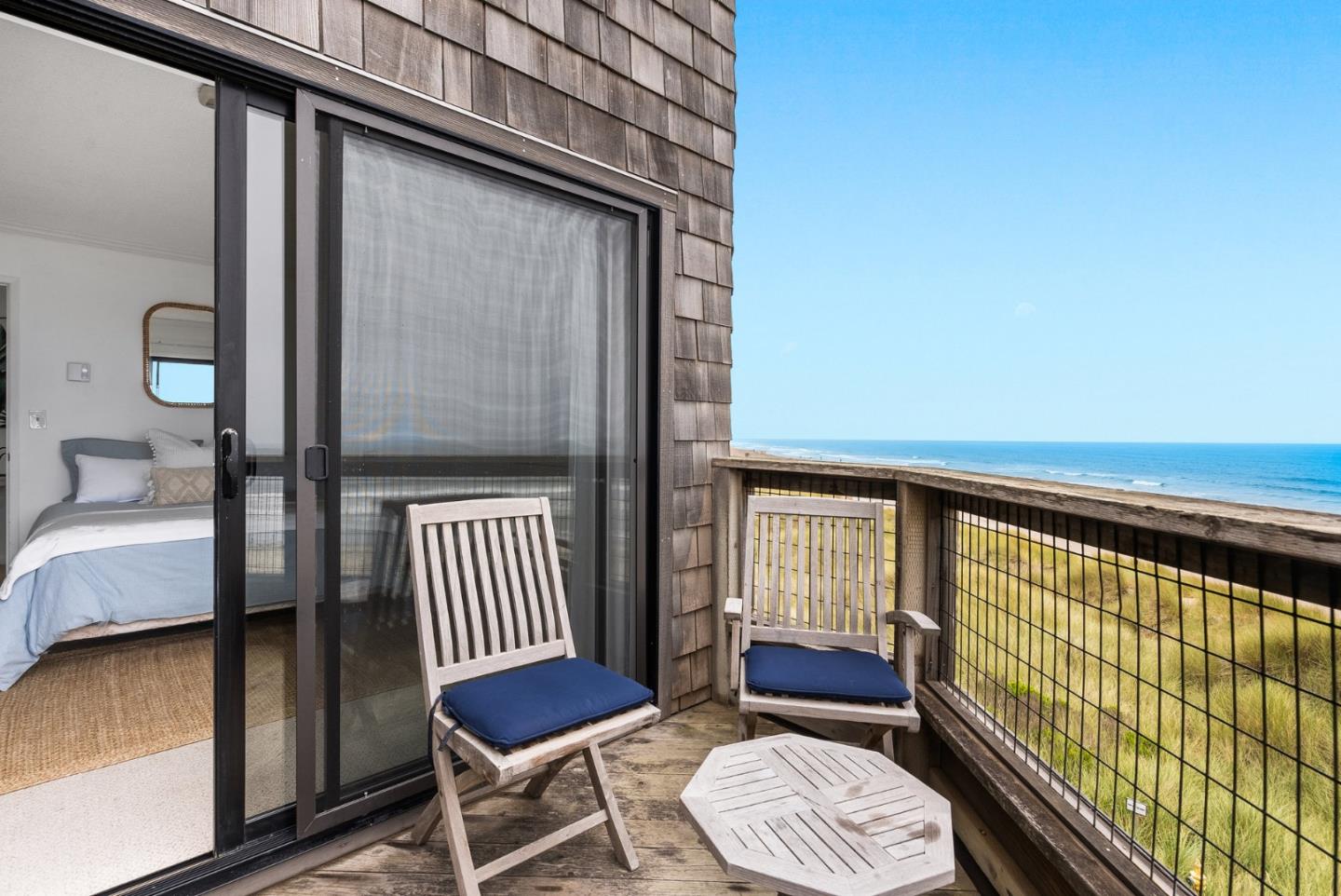 101 Shell Road, Unit 32 Watsonville, CA 95076 - Photo 33 of 44 a balcony with chair and table