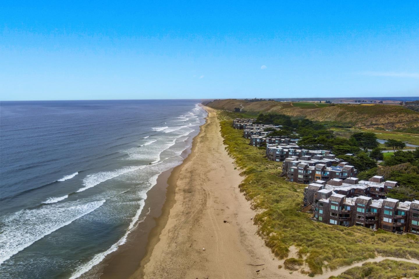 101 Shell Road, Unit 32 Watsonville, CA 95076 - Photo 40 of 44 a view of an ocean view and city