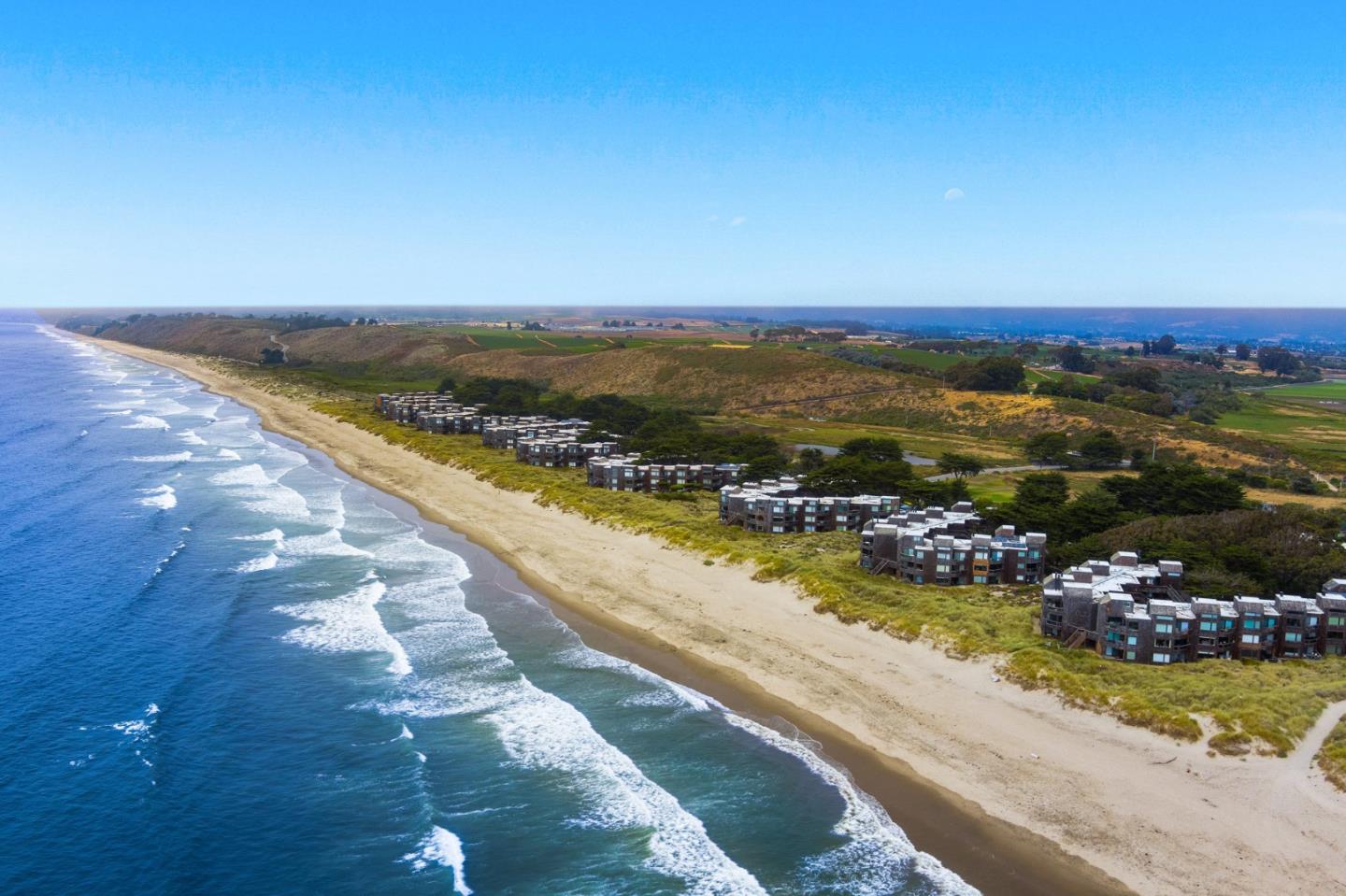 101 Shell Road, Unit 32 Watsonville, CA 95076 - Photo 41 of 44 a view of a city and an ocean
