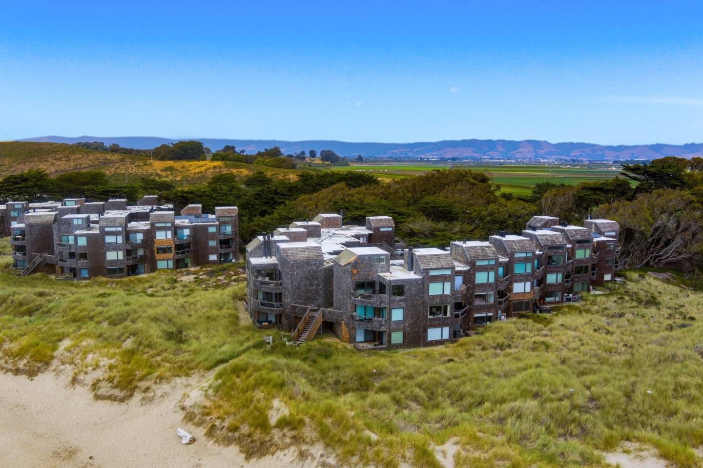 101 Shell Road, Unit 32 Watsonville, CA 95076 - Photo 42 of 44 a view of a terrace with a garden