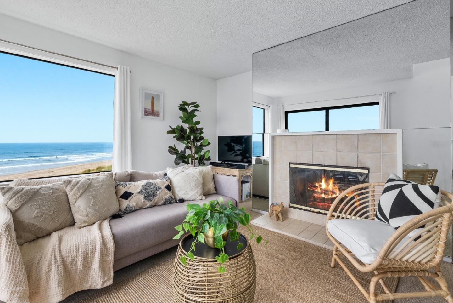 101 Shell Road, Unit 32 Watsonville, CA 95076 - Photo 6 of 44 a living room with furniture and a fireplace