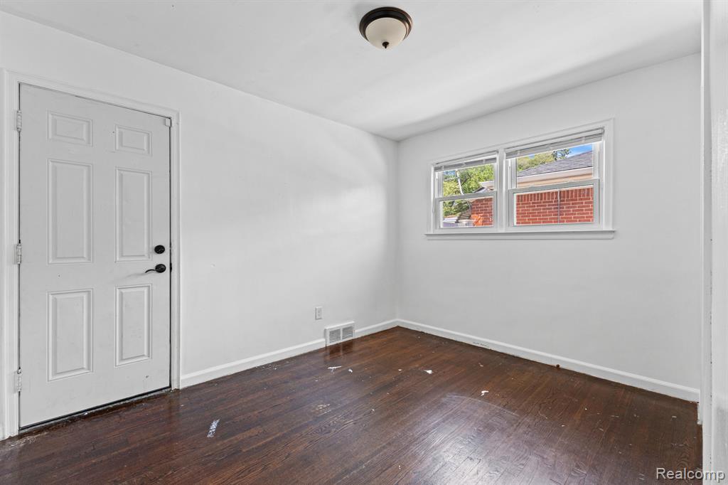 20261 Burt Road Detroit, MI 48219 - Photo 11 of 23