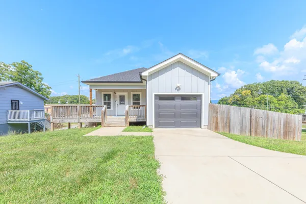 $389,900 | 2015 North Chamberlain Avenue, Chattanooga, TN 37406