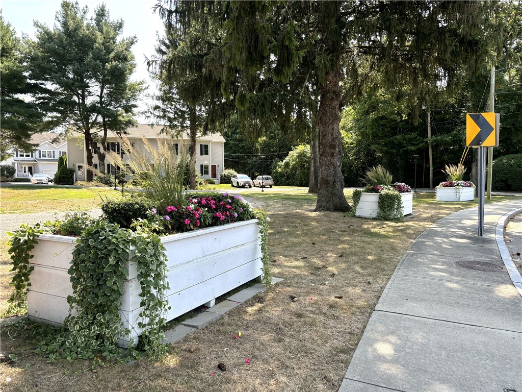 153 High Street, Unit 31 Westerly, RI 02891 - Photo 29 of 33 Entrance to Kings Grant