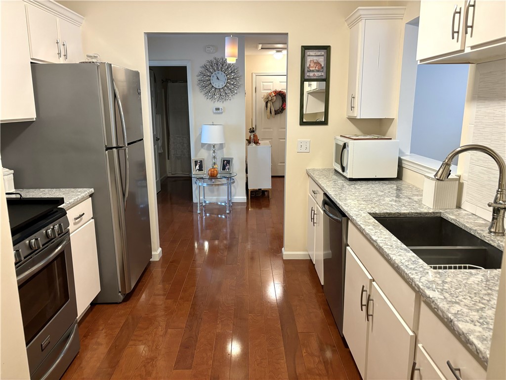 153 High Street, Unit 31 Westerly, RI 02891 - Photo 8 of 33 Granite countertops