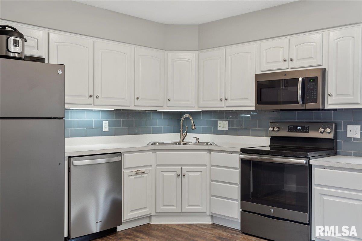 2921 Selkirk Road Springfield, IL 62702 - Photo 11 of 36
