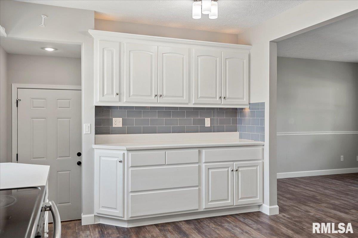 2921 Selkirk Road Springfield, IL 62702 - Photo 13 of 36