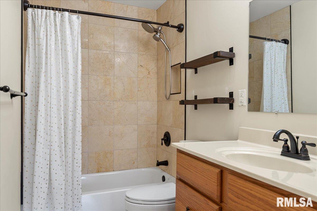 2921 Selkirk Road Springfield, IL 62702 - Photo 15 of 36