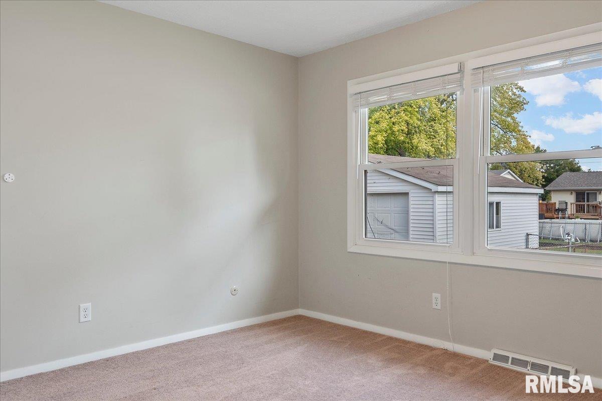 2921 Selkirk Road Springfield, IL 62702 - Photo 16 of 36