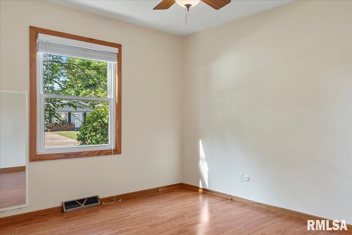 2921 Selkirk Road Springfield, IL 62702 - Photo 18 of 36