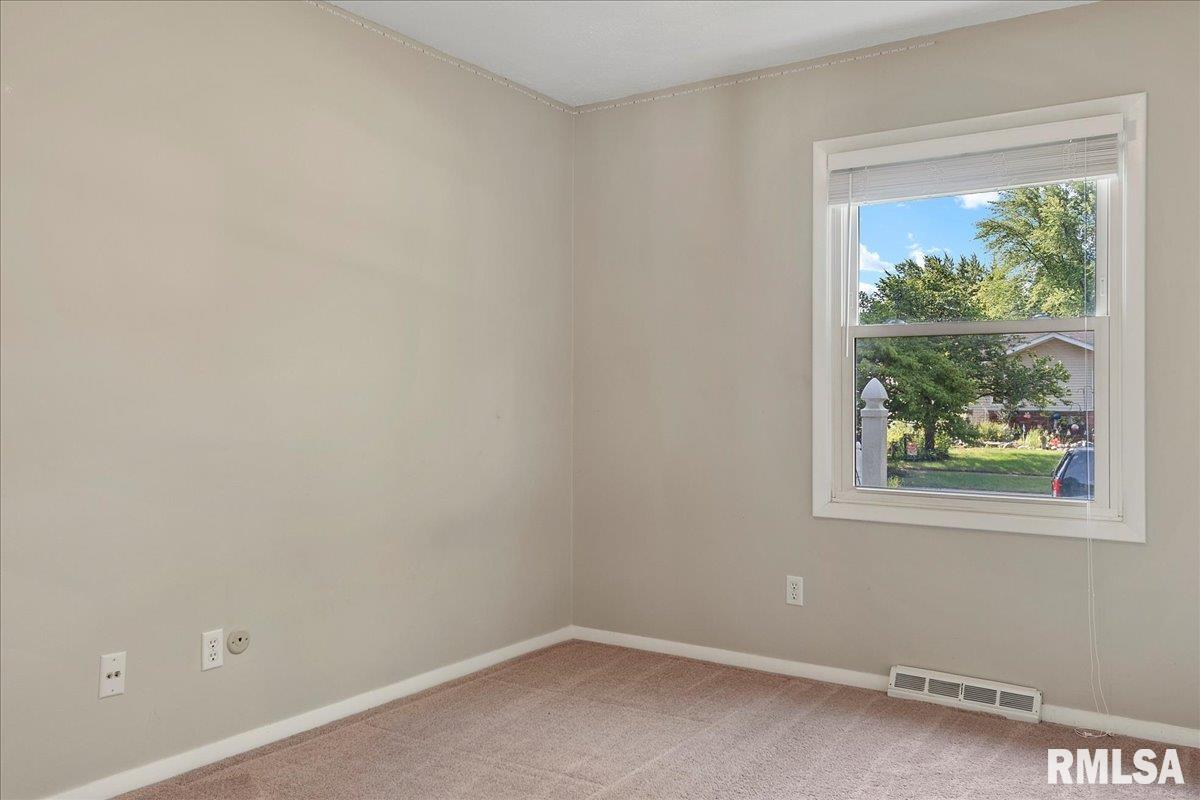 2921 Selkirk Road Springfield, IL 62702 - Photo 20 of 36