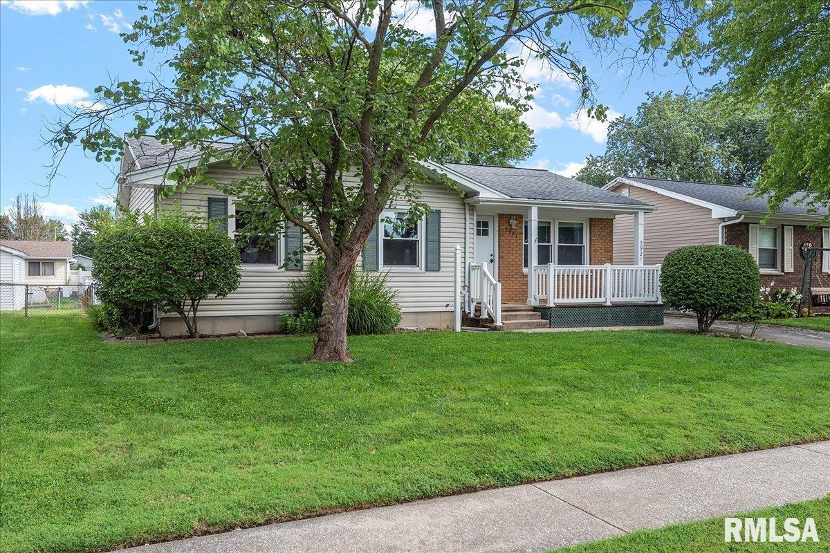 2921 Selkirk Road Springfield, IL 62702 - Photo 2 of 36