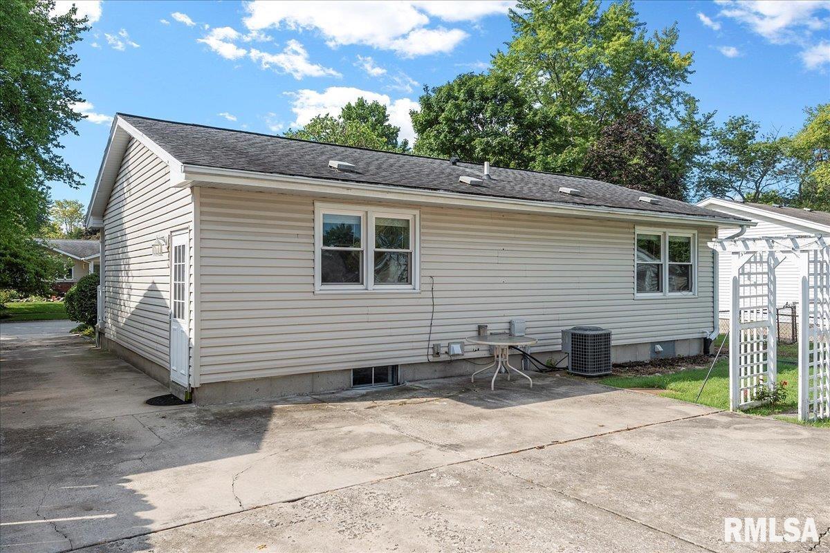2921 Selkirk Road Springfield, IL 62702 - Photo 32 of 36