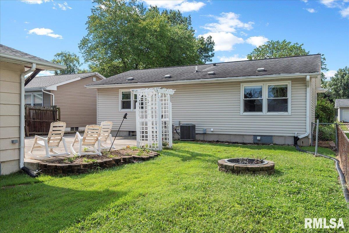 2921 Selkirk Road Springfield, IL 62702 - Photo 33 of 36
