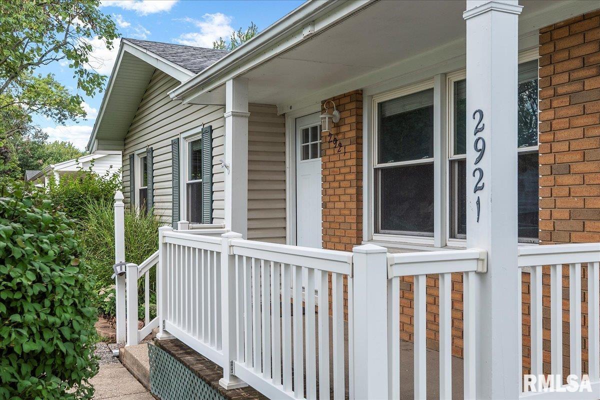 2921 Selkirk Road Springfield, IL 62702 - Photo 4 of 36