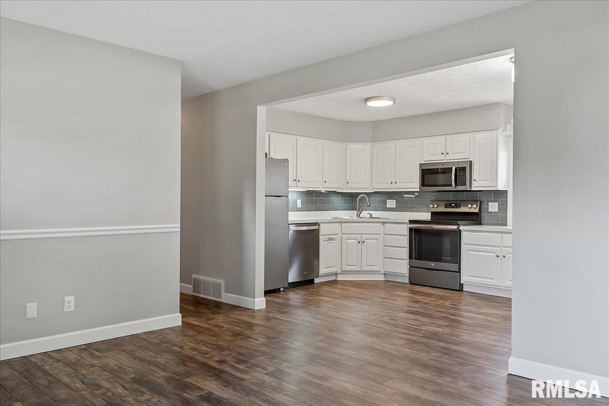 2921 Selkirk Road Springfield, IL 62702 - Photo 6 of 36