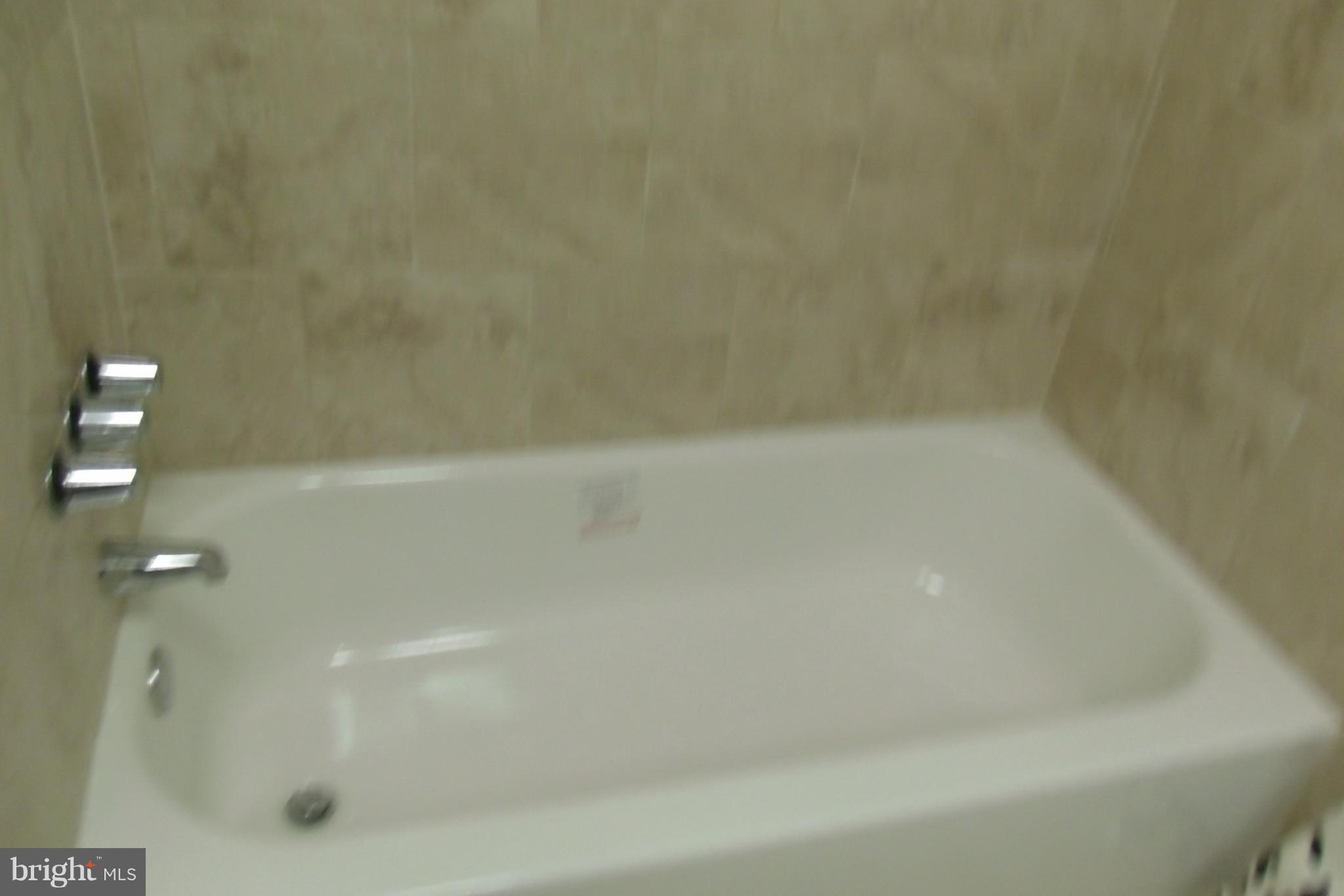 1639 Ingram Road Baltimore, MD 21239 - Photo 5 of 27 Bath