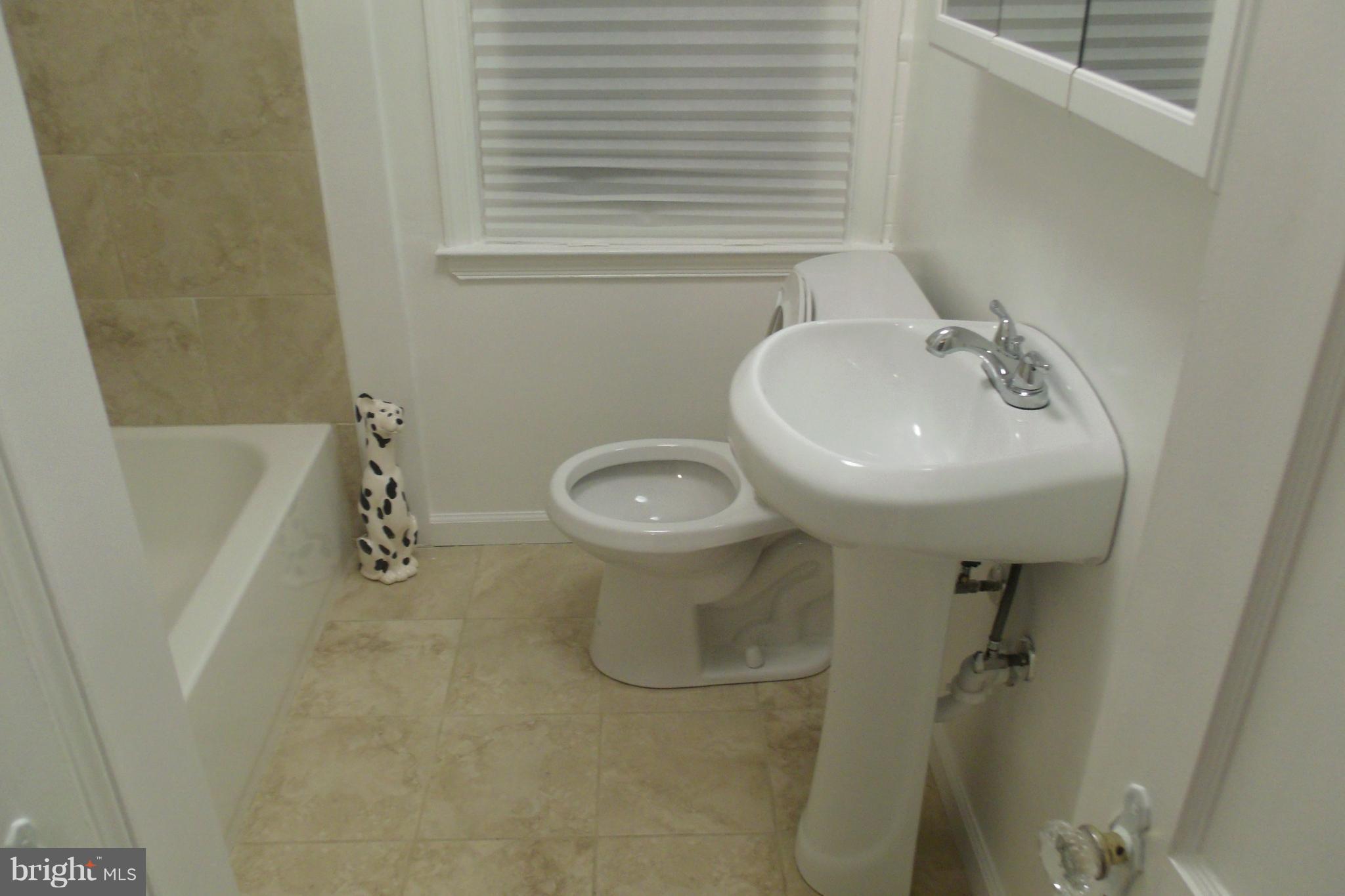 1639 Ingram Road Baltimore, MD 21239 - Photo 6 of 27 Bath