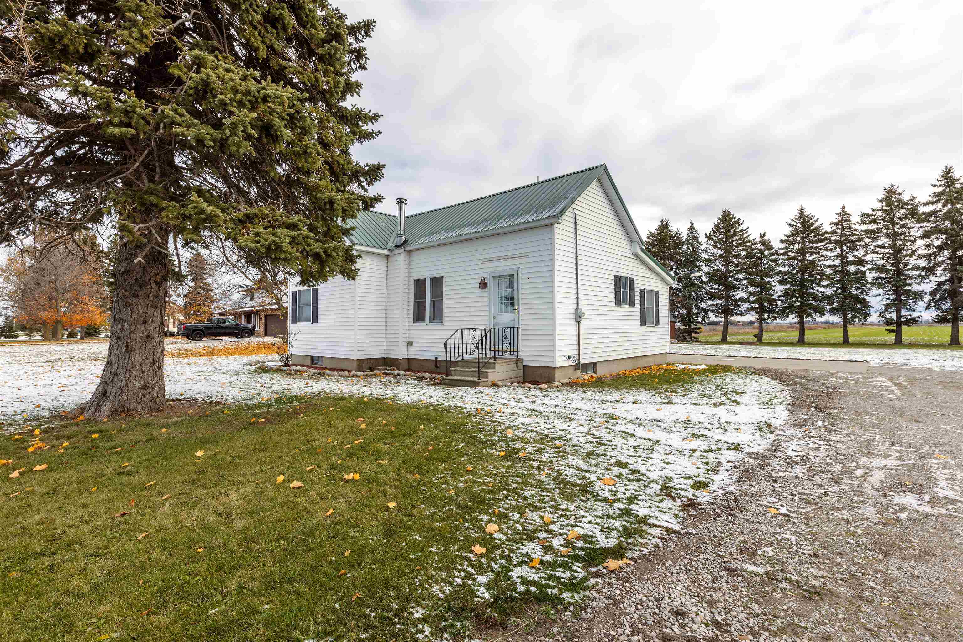 618 North Finn Road Bay City, MI 48708 - Photo 2 of 52