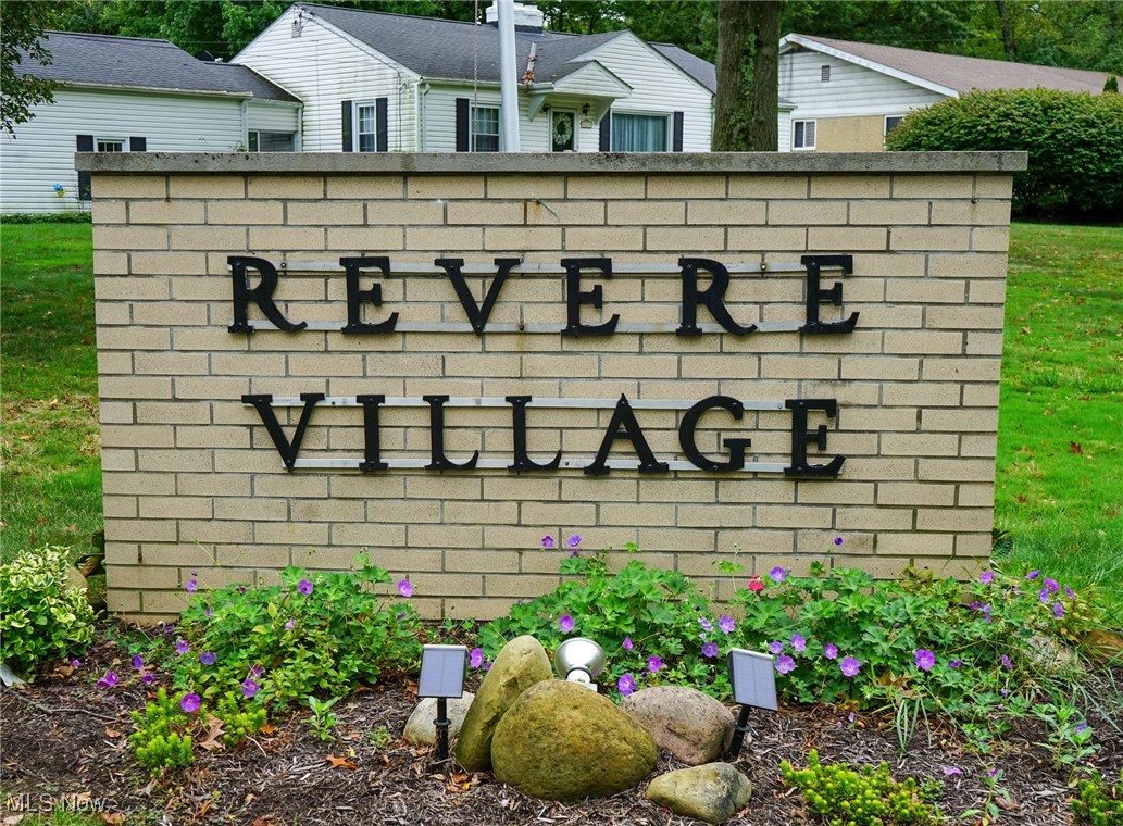2375 Burnham Road Akron, OH 44333 - Photo 4 of 39 View of community / neighborhood sign