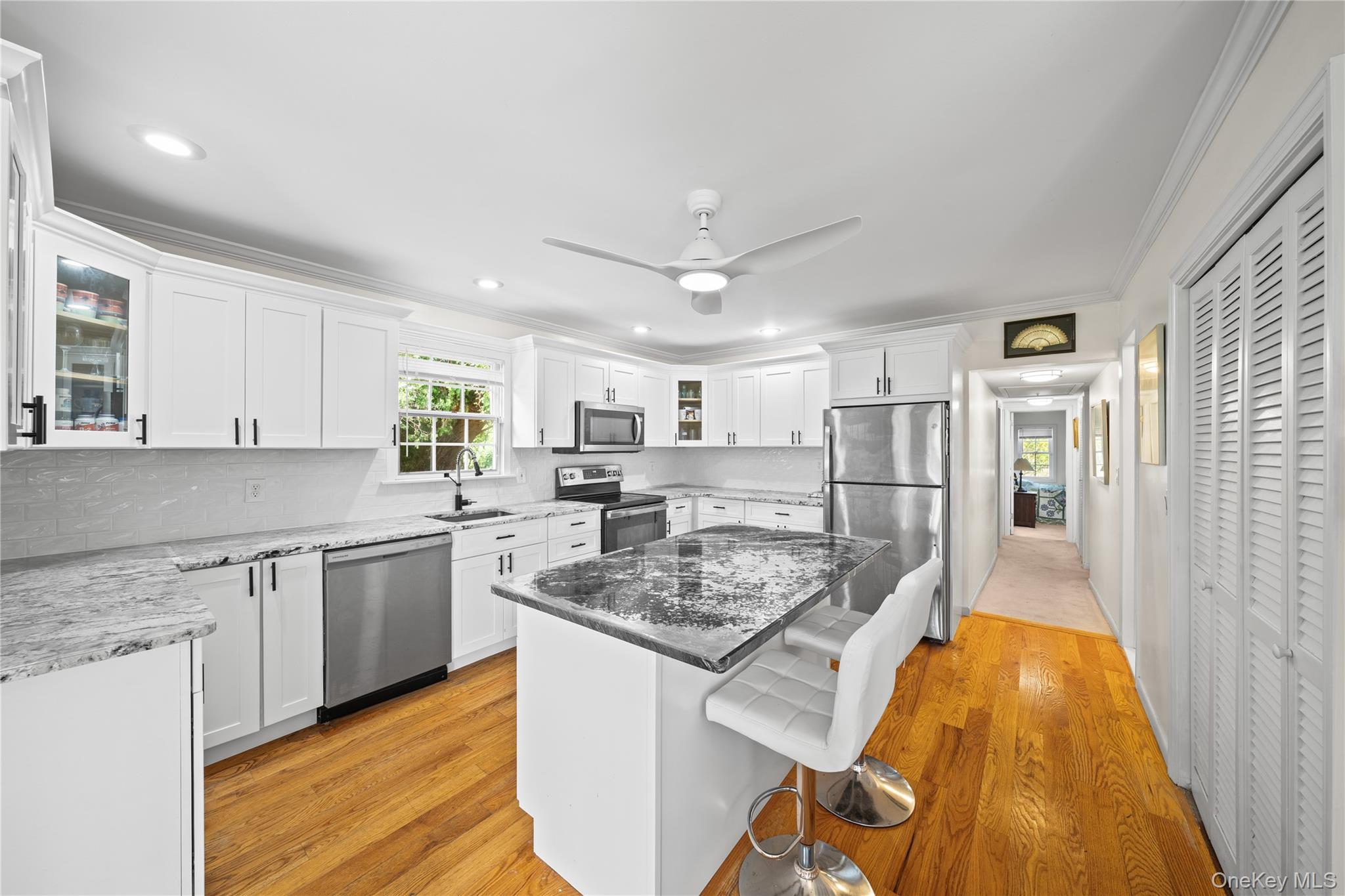 70 Middle Pond Road, Unit 22 Southampton, NY 11968 - Photo 6 of 32 Gallery Image 6