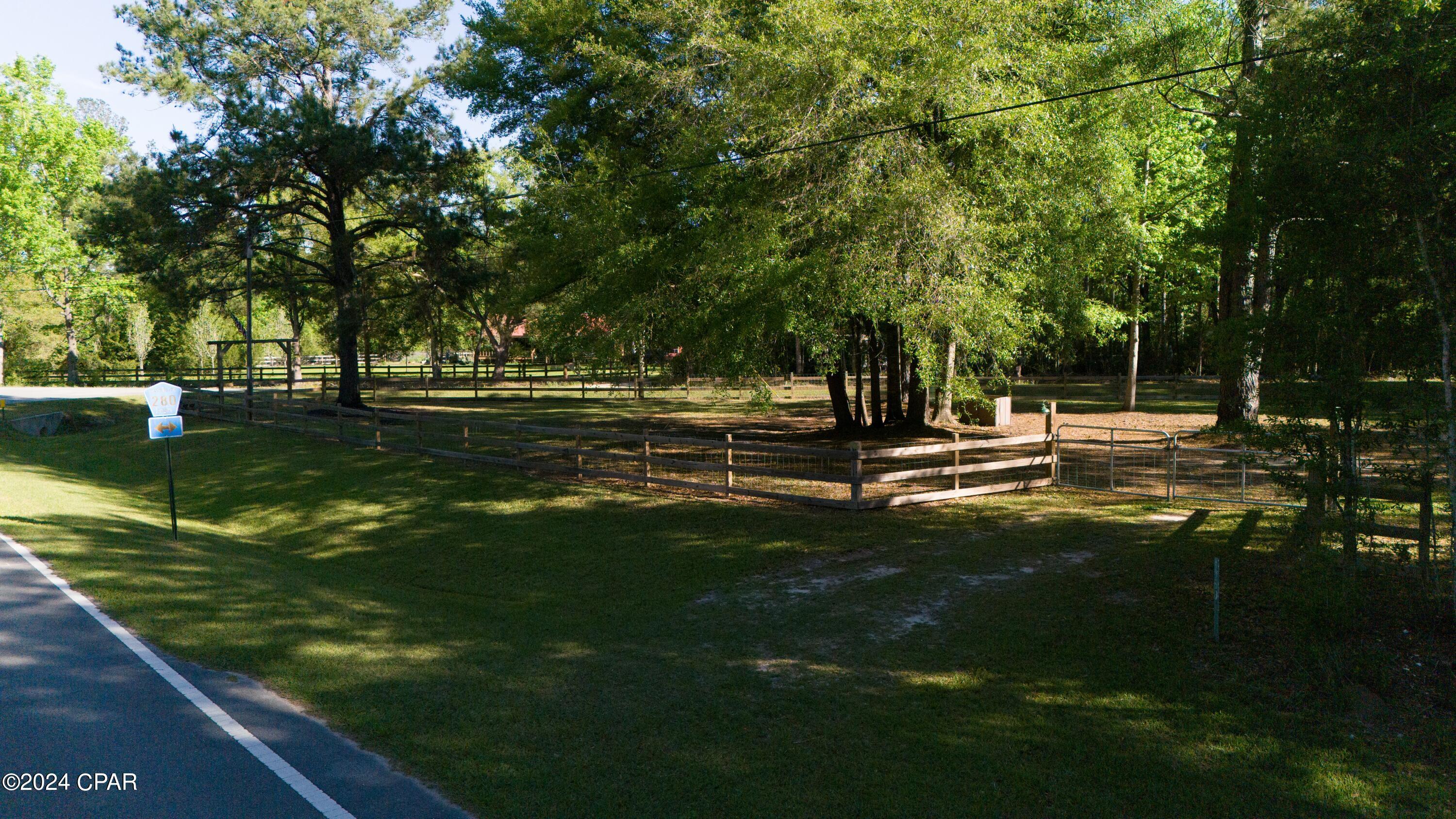 4850 Wilderness Road Caryville, FL 32427 - Photo 5 of 10 Gallery Image 5