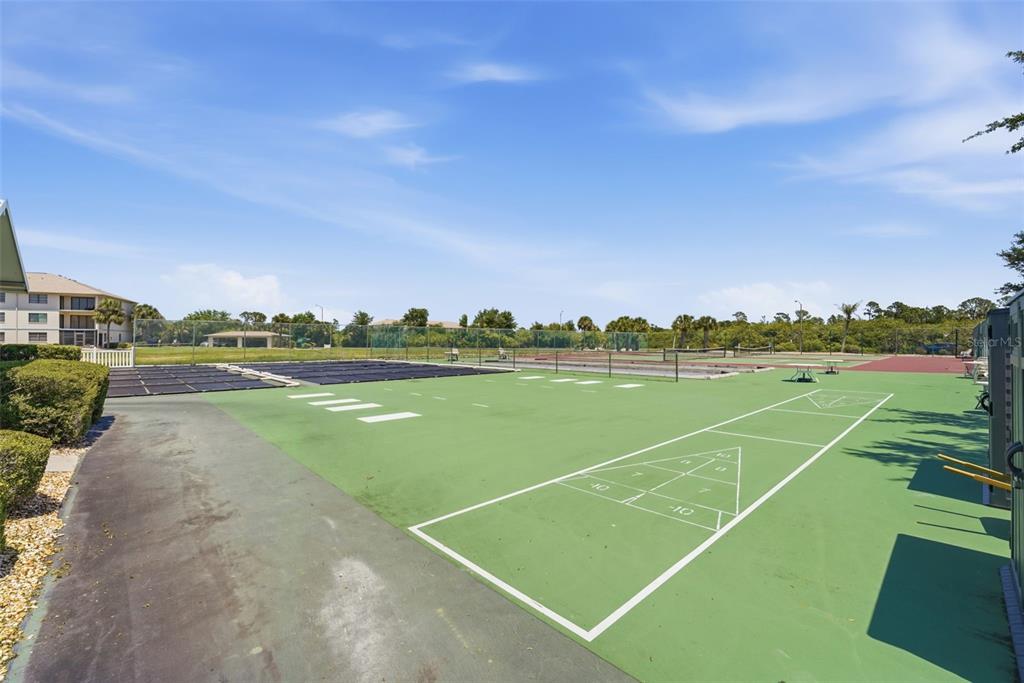 175 Kings Highway, Unit 328 Punta Gorda, FL 33983 - Photo 39 of 41 a view of a tennis court