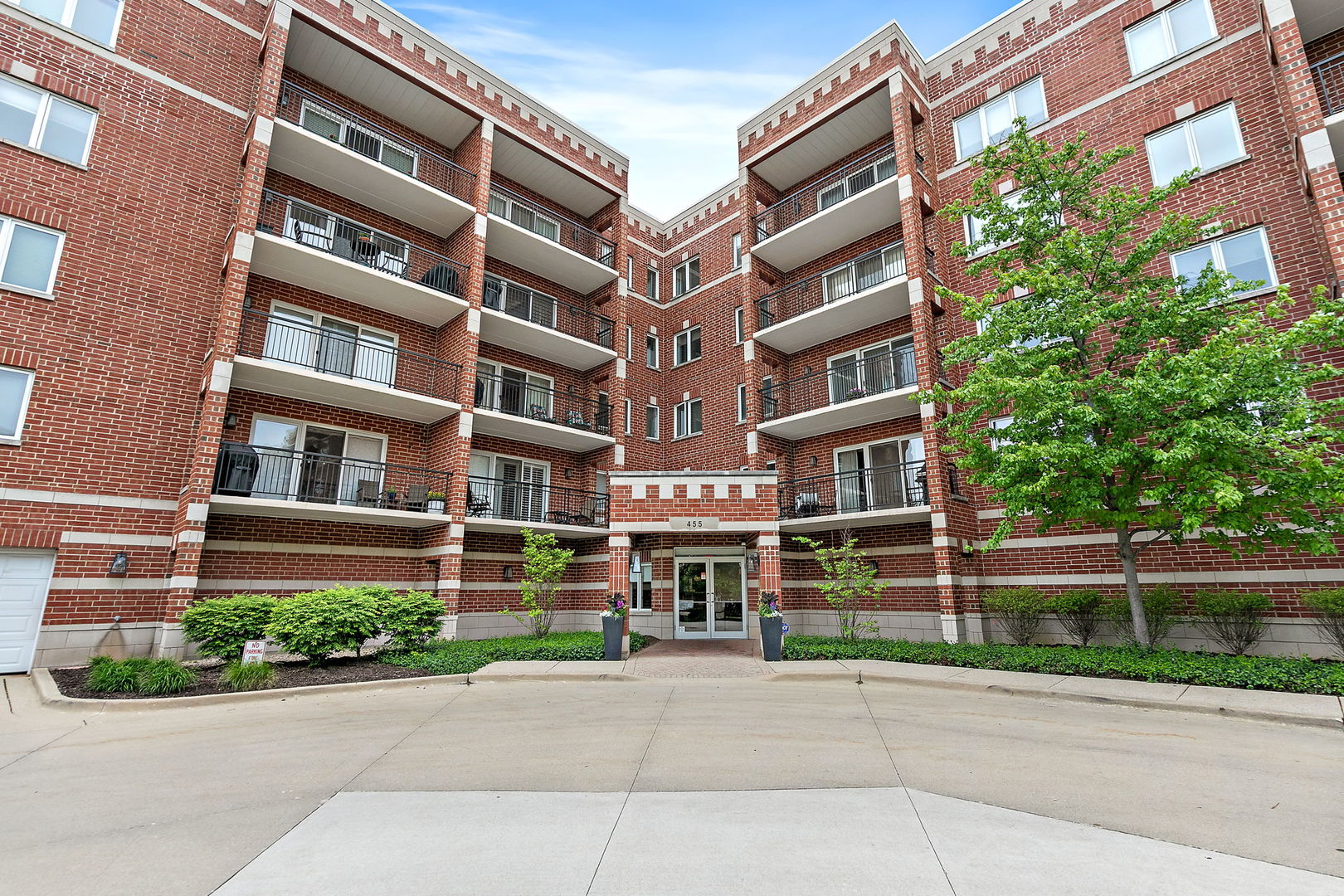 455 West Front Street, Unit 201 Wheaton, IL 60187 - Photo 1 of 41
