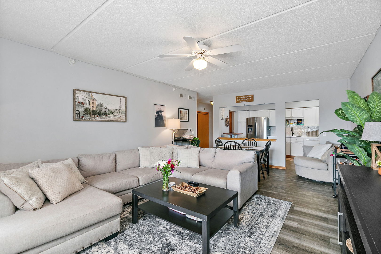 455 West Front Street, Unit 201 Wheaton, IL 60187 - Photo 4 of 41