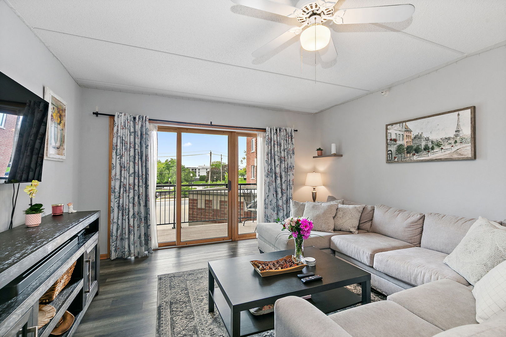 455 West Front Street, Unit 201 Wheaton, IL 60187 - Photo 5 of 41