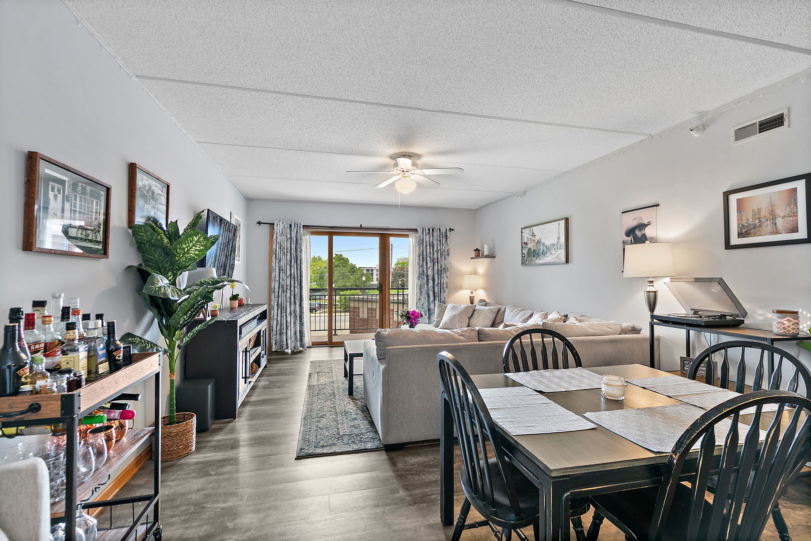455 West Front Street, Unit 201 Wheaton, IL 60187 - Photo 7 of 41