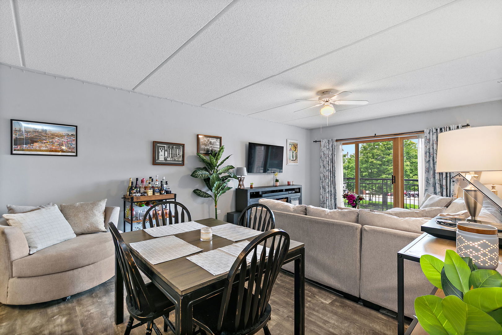 455 West Front Street, Unit 201 Wheaton, IL 60187 - Photo 8 of 41