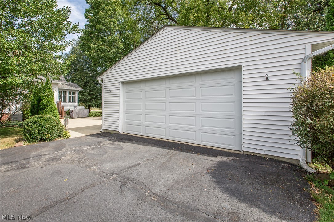 27573 Butternut Ridge Road North Olmsted, OH 44070 - Photo 21 of 23 2 car garage
