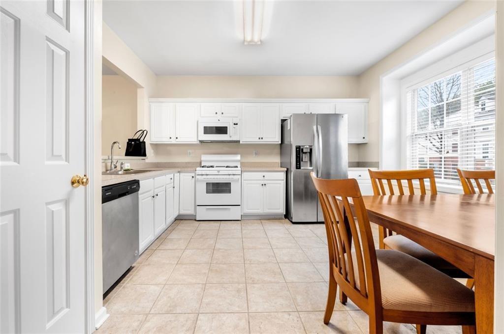 3944 Howell Park Road Duluth, GA 30096 - Photo 15 of 34