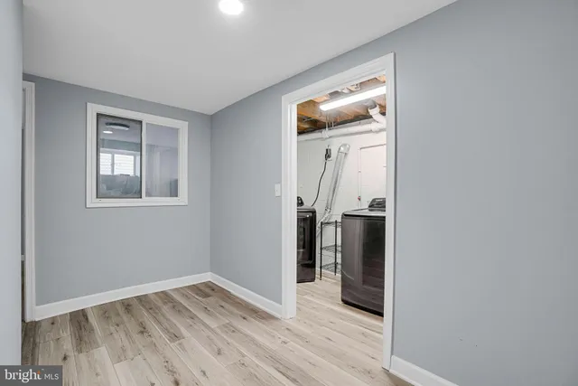 a view of a back yard