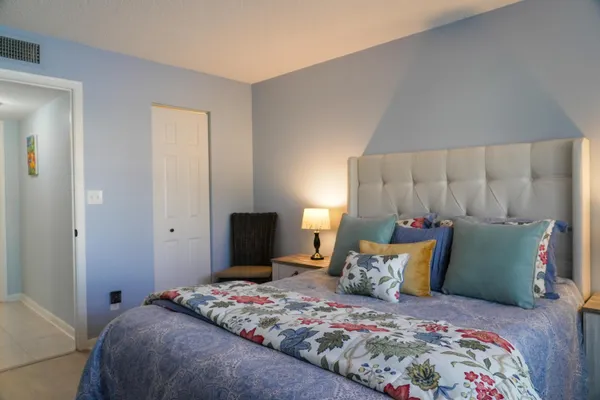 $98,500 | 8901 Sunrise Lakes Boulevard, Unit 105, Sunrise, FL 33322