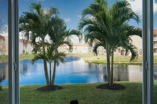 $98,500 | 8901 Sunrise Lakes Boulevard, Unit 105, Sunrise, FL 33322