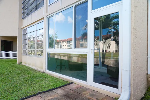 $98,500 | 8901 Sunrise Lakes Boulevard, Unit 105, Sunrise, FL 33322