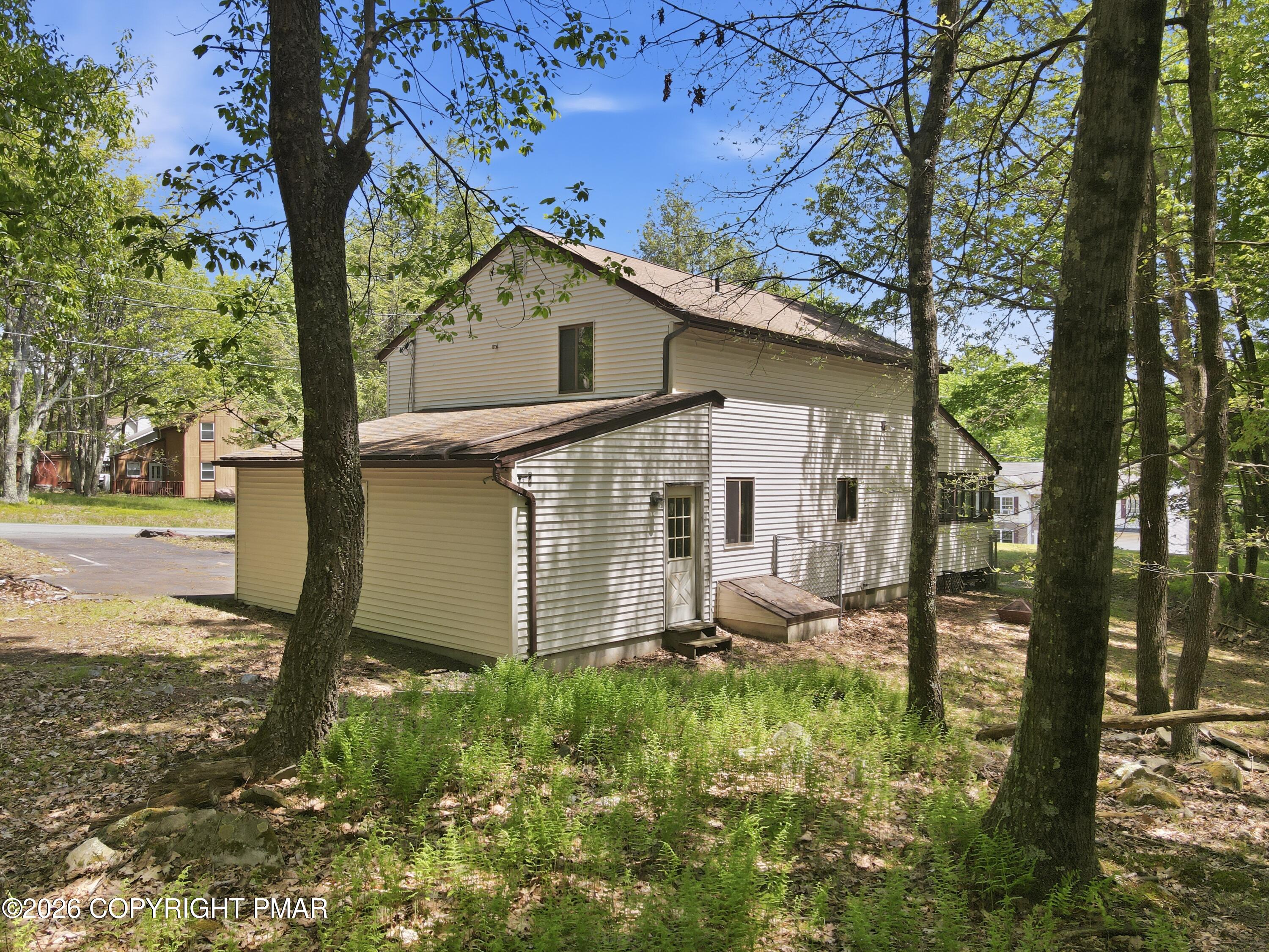 107 Morris Place Bushkill, PA 18324 - Photo 44 of 52 Rear View