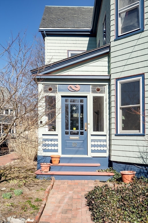32 Locke Street Cambridge, MA 02140 - Photo 28 of 32 a front view of a house
