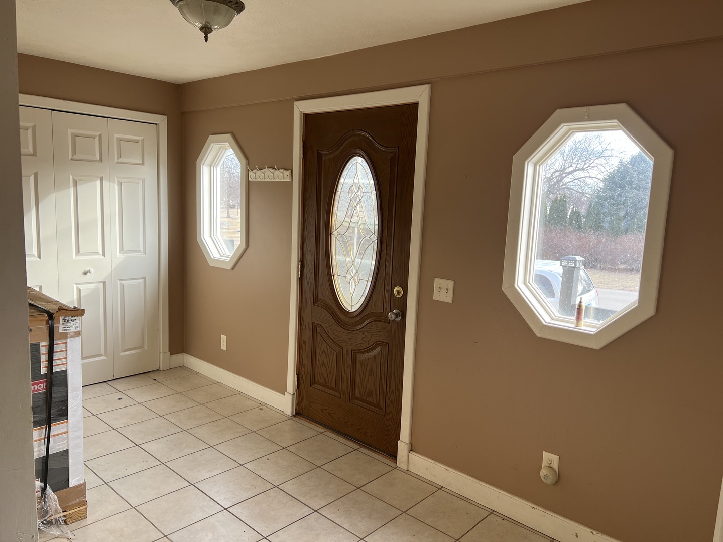 304 South 3rd Street Kirkland, IL 60146 - Photo 3 of 16 an empty room with window