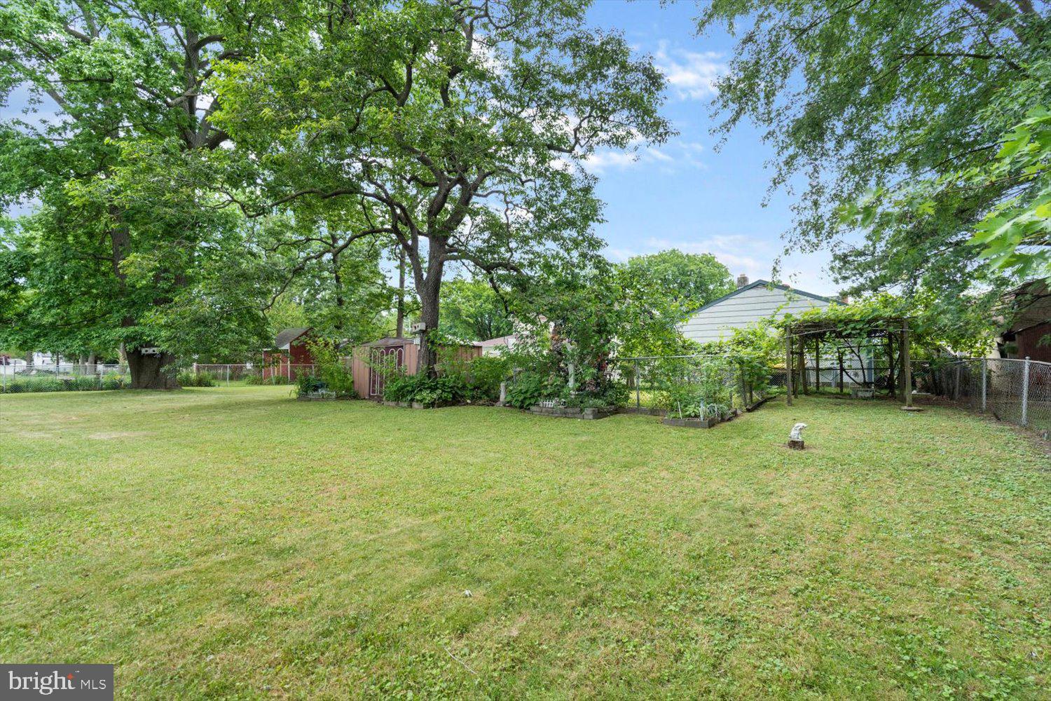 2511 Maple Road Baltimore, MD 21219 - Photo 4 of 39