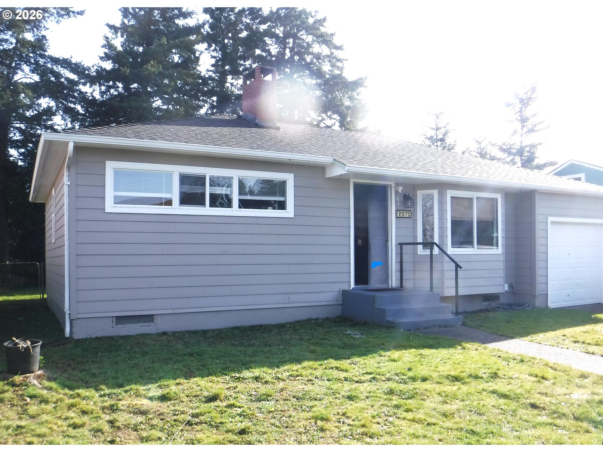 2075 Johnson Street North Bend, OR 97459 - Photo 2 of 26