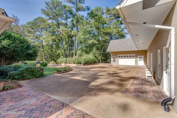 $749,900 | 188 Webb Lane, Flowood, MS 39232