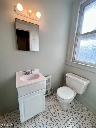 $1,800 | 81 Monroe Place, Unit REAR, Bloomfield, NJ 07003