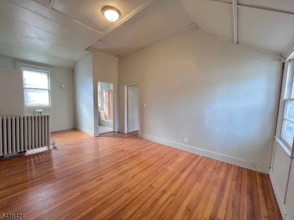 $1,800 | 81 Monroe Place, Unit REAR, Bloomfield, NJ 07003
