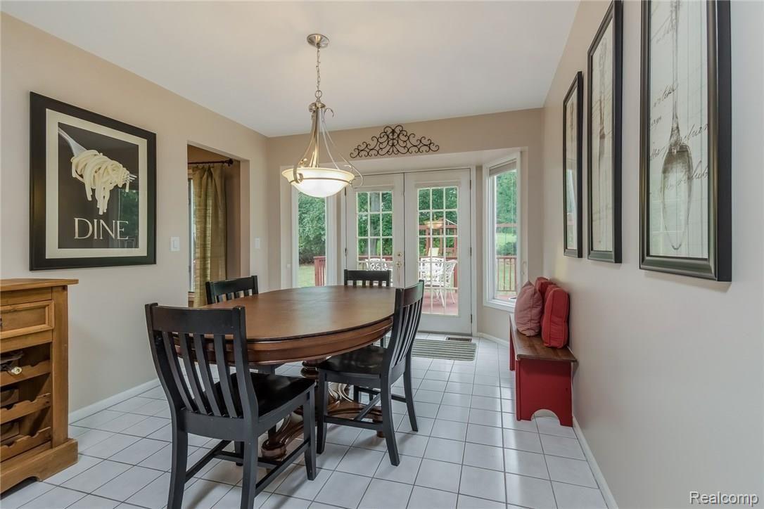2178 Reagan Drive Rochester, MI 48309 - Photo 13 of 44 Bay Window in Breakfast Nook overlooks large deck